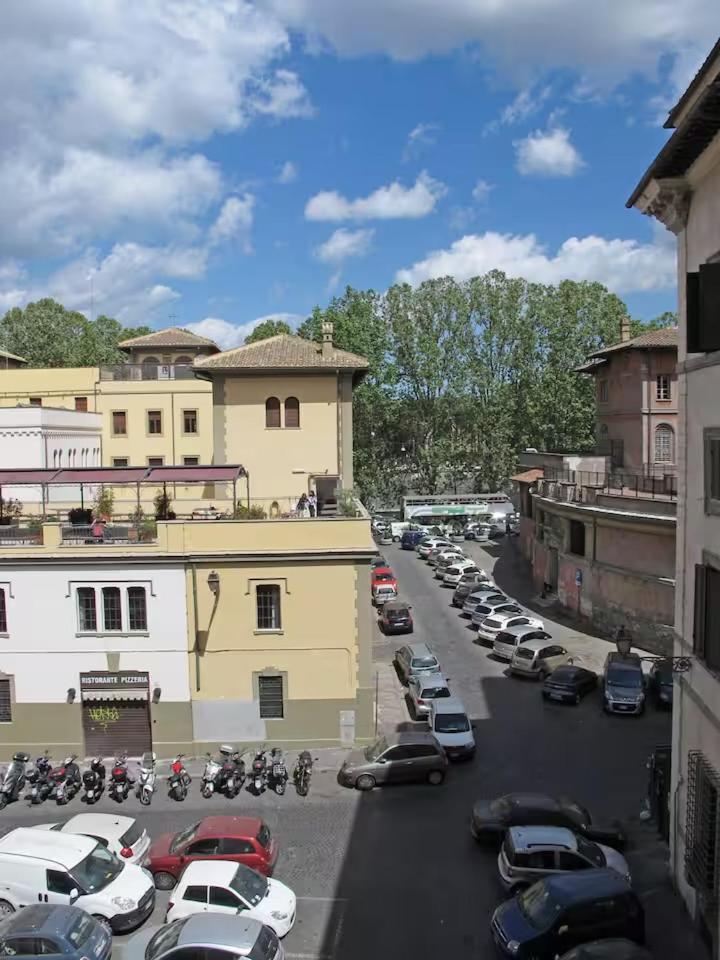 Appartement Spacious, Modern, Bright Apartment, Near Piazza Navona!