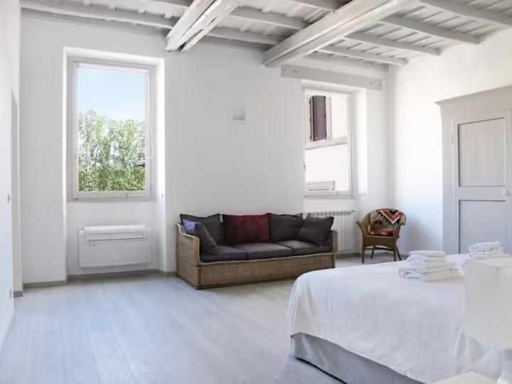 Appartement Spacious, Modern, Bright Apartment, Near Piazza Navona! *