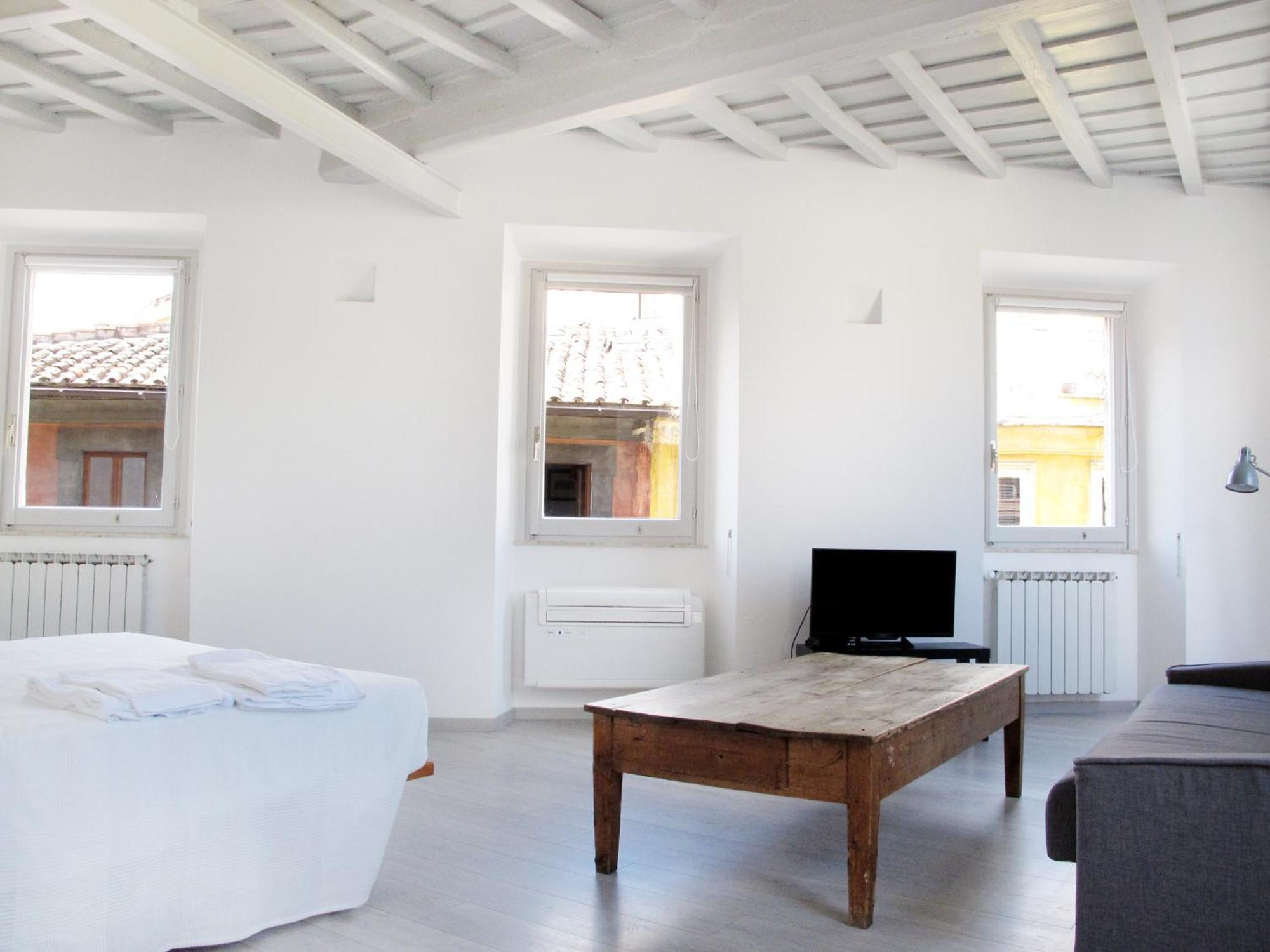 Appartement Spacious, Modern, Bright Apartment, Near Piazza Navona!